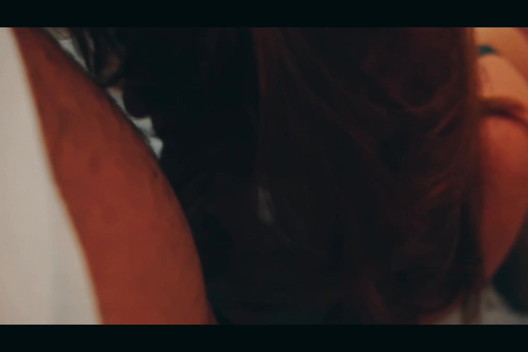 Malena kurva dobiva žestoko nabijanje pičke u HD-u Pravi par