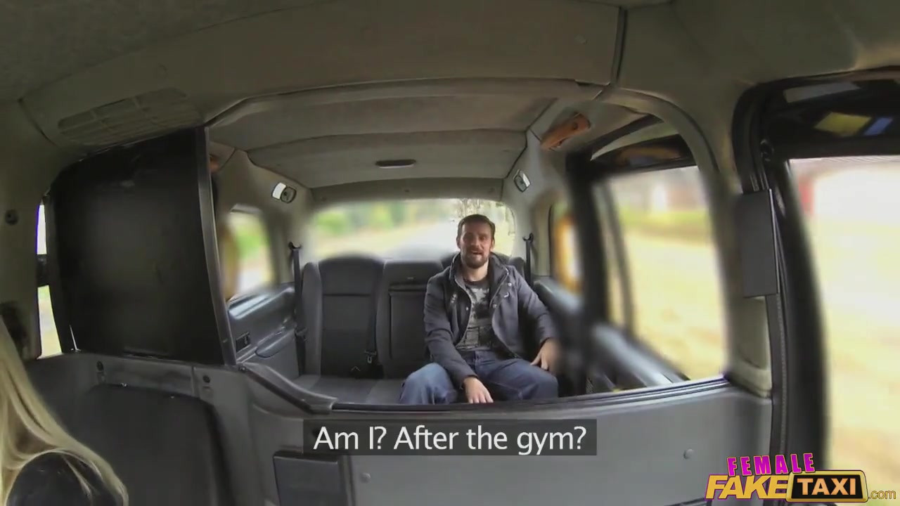 Femalefaketaxi Marine给司机一个爽快的性爱