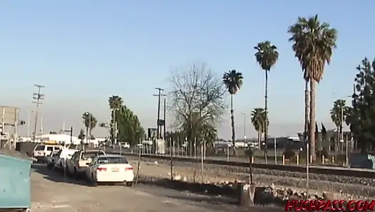 Ketelanjangan di pom bensin, goldie coxx dientot habis-habisan