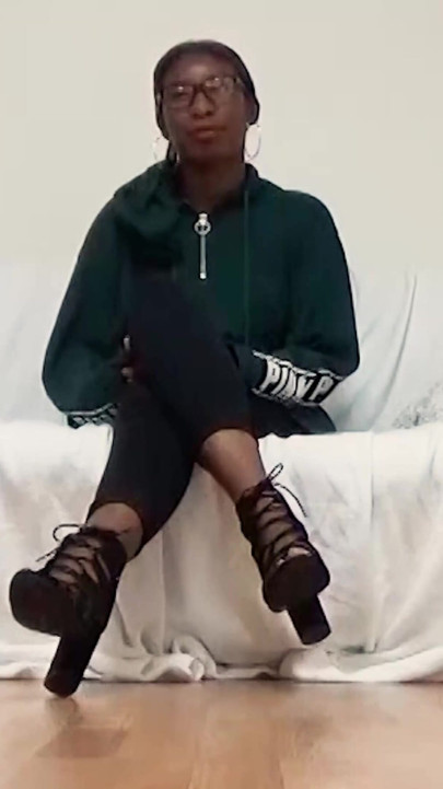 Negra nerd ama sua buceta cheia de porra