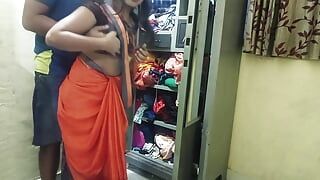 Wielki tyłek indyjska pokojówka w sari ostro zerżnięta przez Malika