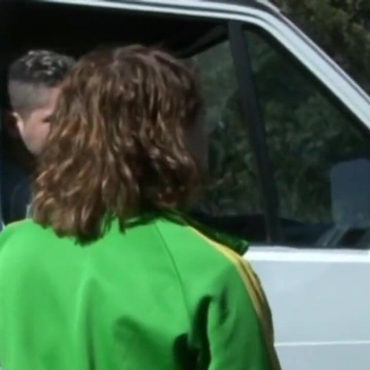 小鸡巴家伙在三人行中性交