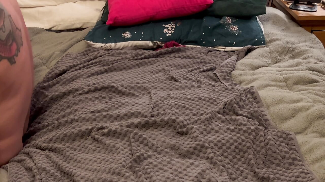 shaving her perfect cameltoe pussy for her and then eating ass and rimming before finally summing over her pretty white ass