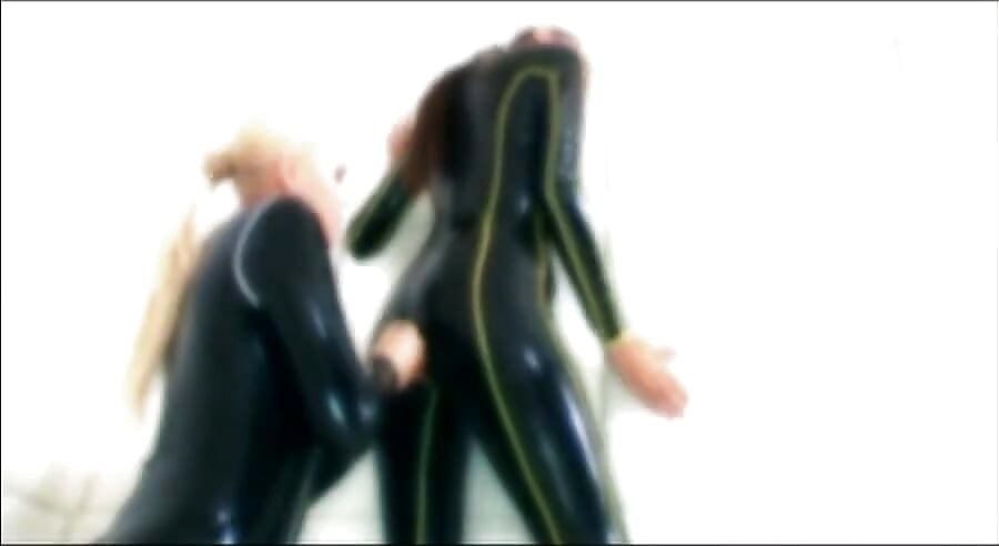 若いカップル間の深いサドマゾヒスティックなセックス