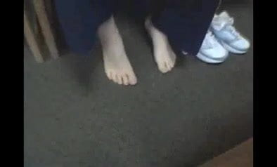 Sexy MILF shows natural feet