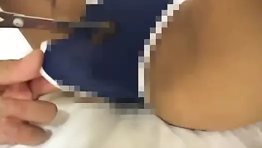 Küçük bir genç kız büyük bir yarağa karşı koyamıyor