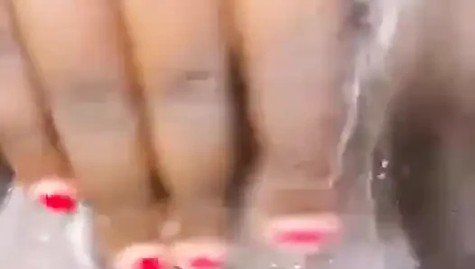 Сквиртую на диване