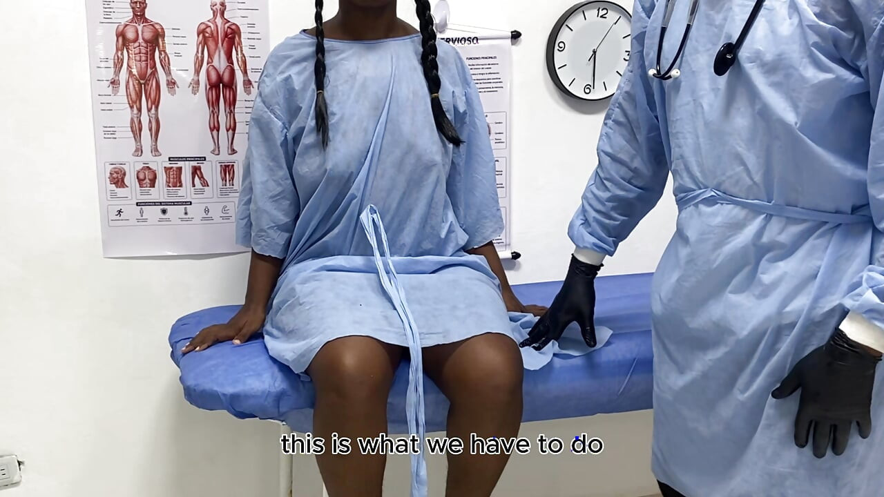 Elle va chez le docteur pour changer ses prothèses et le docteur lui met sa bite