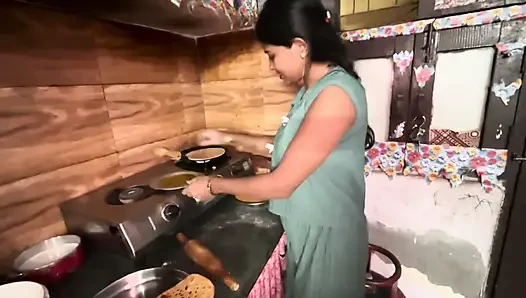 Sweety Bhabhi sex with Blinkit Delivery Boy, Full Hindi Video