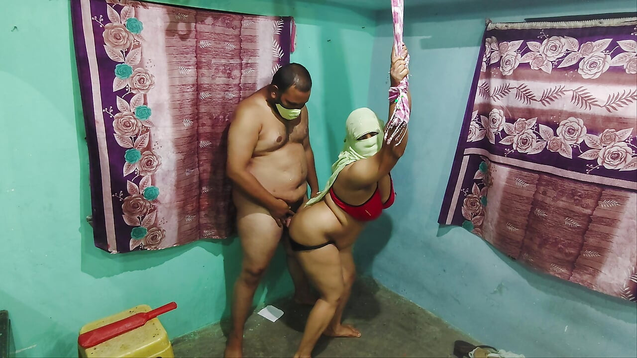 Ela quer um pouco de curativo e algo novo sexo indiano