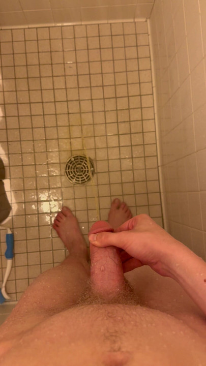 在淋浴时快速撒尿 1