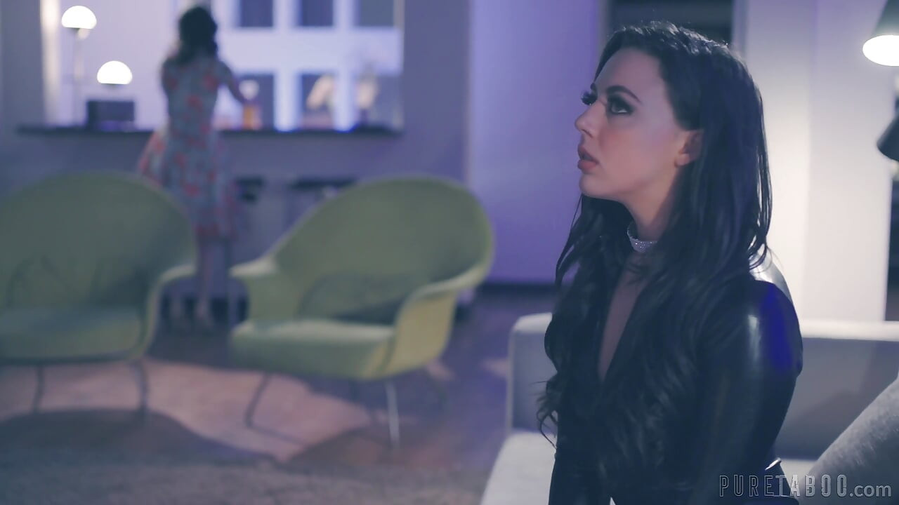 Pure Taboo - Seth se vraća kući da dominira Whitney Wright i Casey Calvert