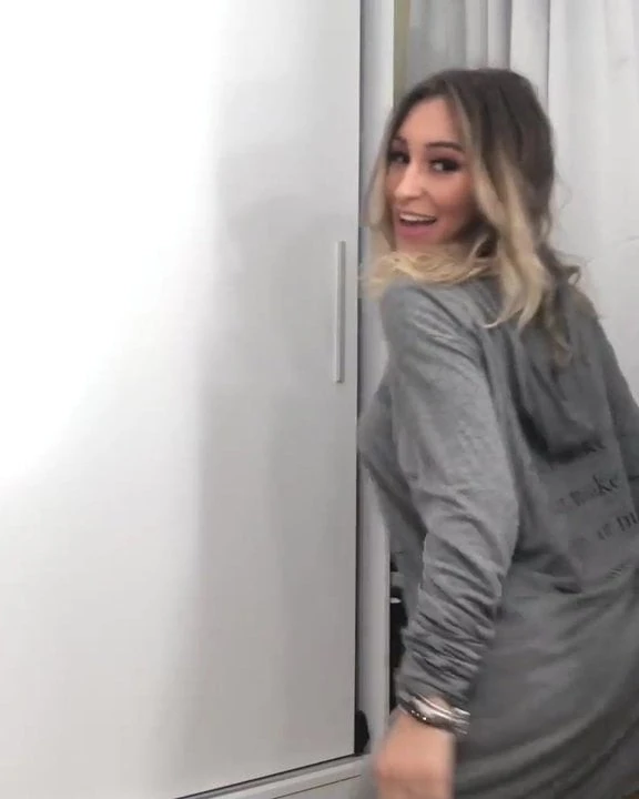 Fiama Amorim rebolando de camisola!!