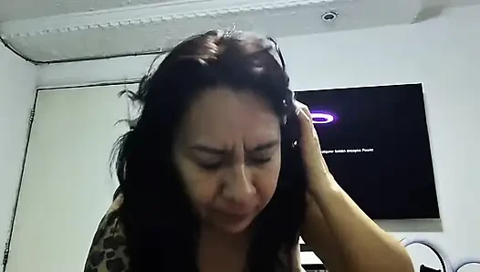 Aku lagi asik jilat tetanggaku yang baru dicukur