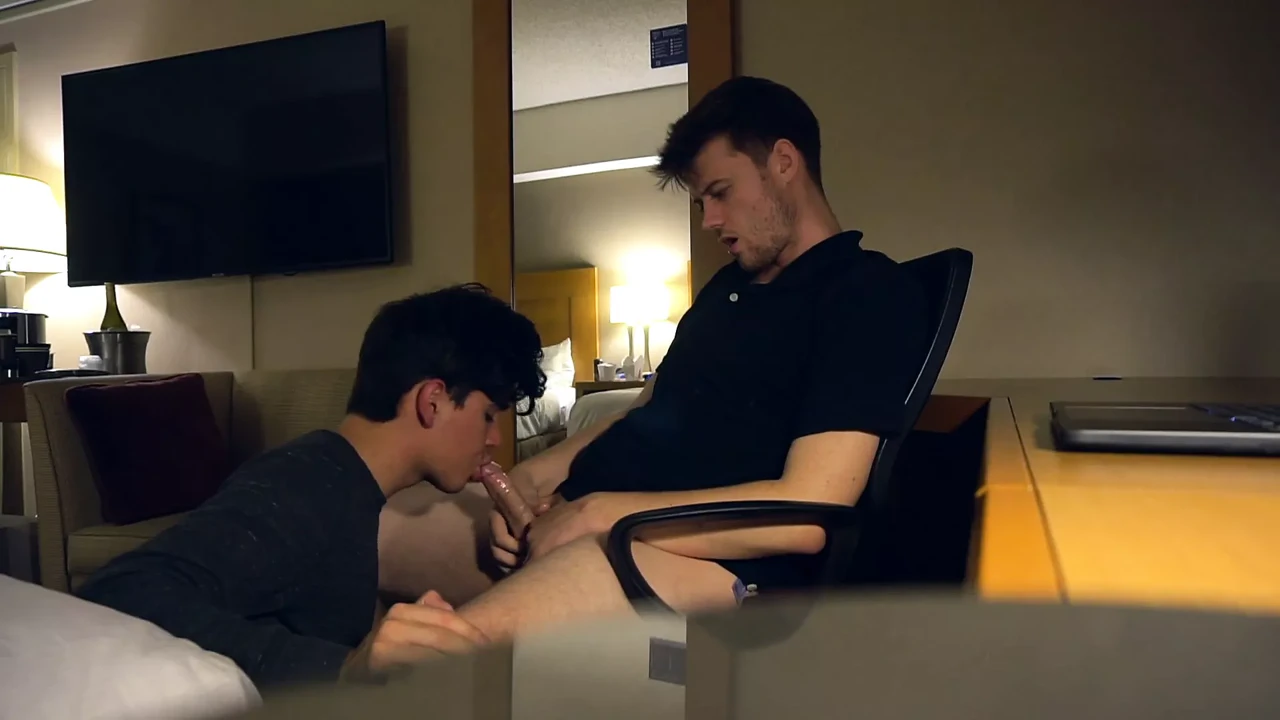 Two handsome twinks bareback in hotel