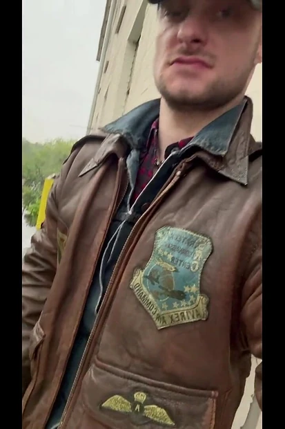 Kinkysirius Enjoy Rain Shower in Brown Vintage Leather Bomber and Levis Jeans Outfit