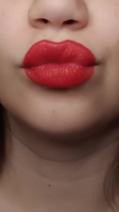 Big red lips smoking close up | Clip 1