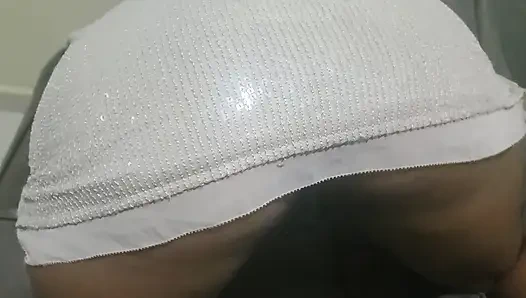 Kıllı amcık büyük götlü sikişiyor - doğal amatör, gerçek titreşimler, filtrelenmemiş güzellik