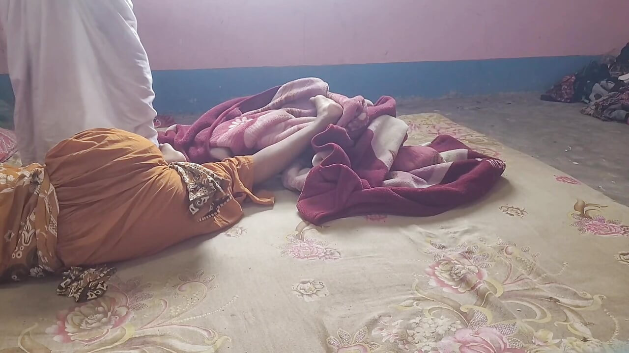 Video viral seorang pria Bangladesh sama wanitanya di rumah kosong.