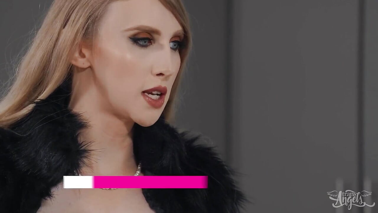 Ángeles trans - rubia Janelle Fennec ama cabalgando polla