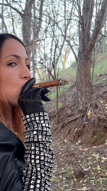 Liz Rainbow Merokok Arturo Fuente Opus X Fuente Fuente