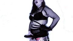 Vends-ta-culotte - Blowjob training for a submissive bitch like you by a French dominatrix with a strapon