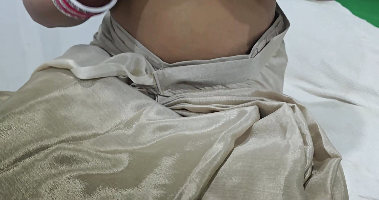 Indian desi Bhabhi Fucked in Saree by Devar blowjob