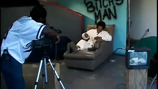 Ladies man has his dick sucked by two eager sluts in bed