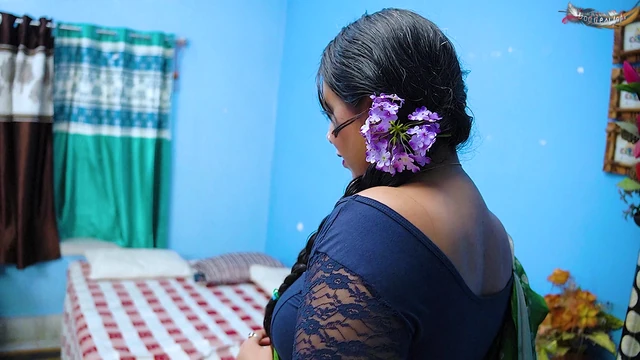 Bade Dudh wali Paros Ki bHabhi Ko water Mangne ke Bahane Chod Diya when she waS ALONE AT HOME  ( HIndi Audio )
