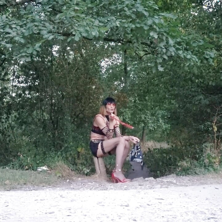 SchooL❣️Teacher shows off in the car park of La Faisanderie. [⁵Jul²⁶] ²⁰h ²³h VaneSsaBiTCHx PariSChienneTrvprod⁹¹