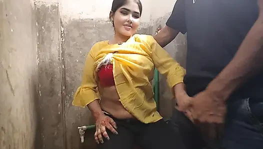 Gerçek evli çift buharlı banyo seansı ve romantik duş samimiyeti