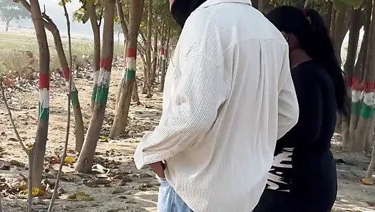 Ladke ne ladki ko bachane ke bahane choda