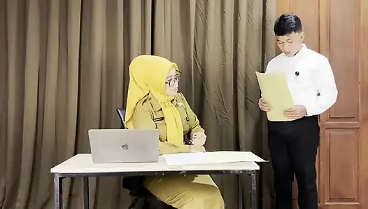 Fuck Her Coworker After Meeting Report Is Done