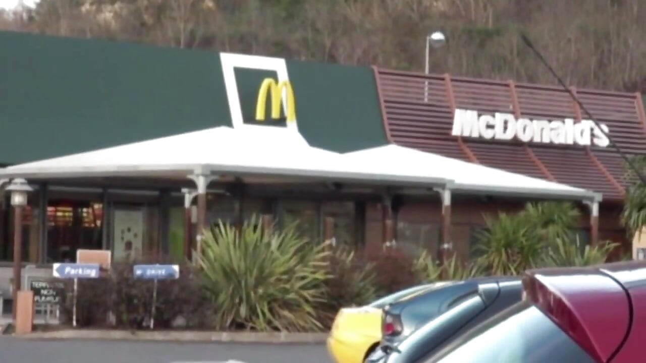 Seksi Fransız iri güzeller gizli bodrumda sikişiyor