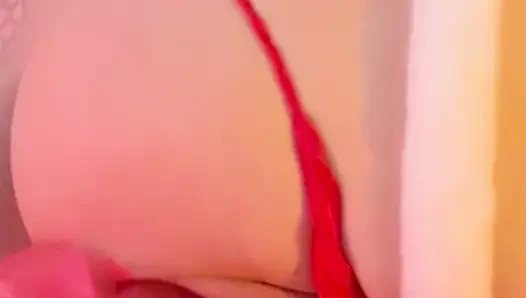 Schöne dessous und strümpfe sind das, was sie für die morgen-masturbation brauchen