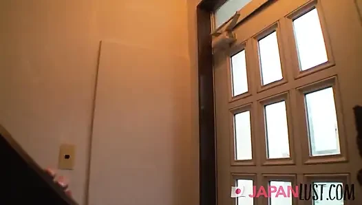 Japon genç kız ıslak amcığını sunuyor