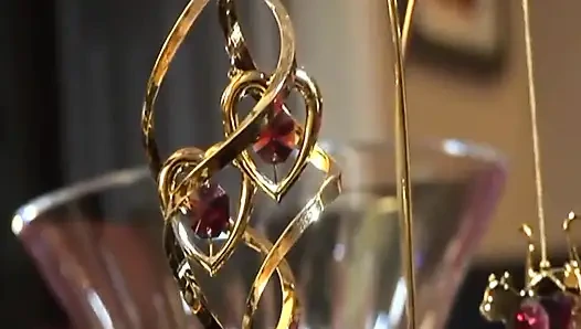 Reife vollbusige lesbische paare masturbieren behaarte muschi mit dildo (kompletter film)