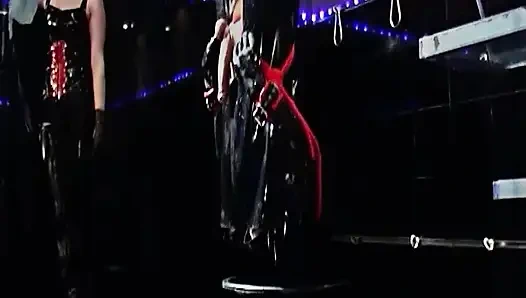 Неприятная холодная вода для резинового рабов