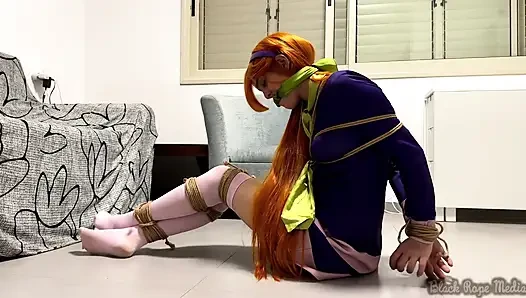 Связанная Дама Daphne Blake