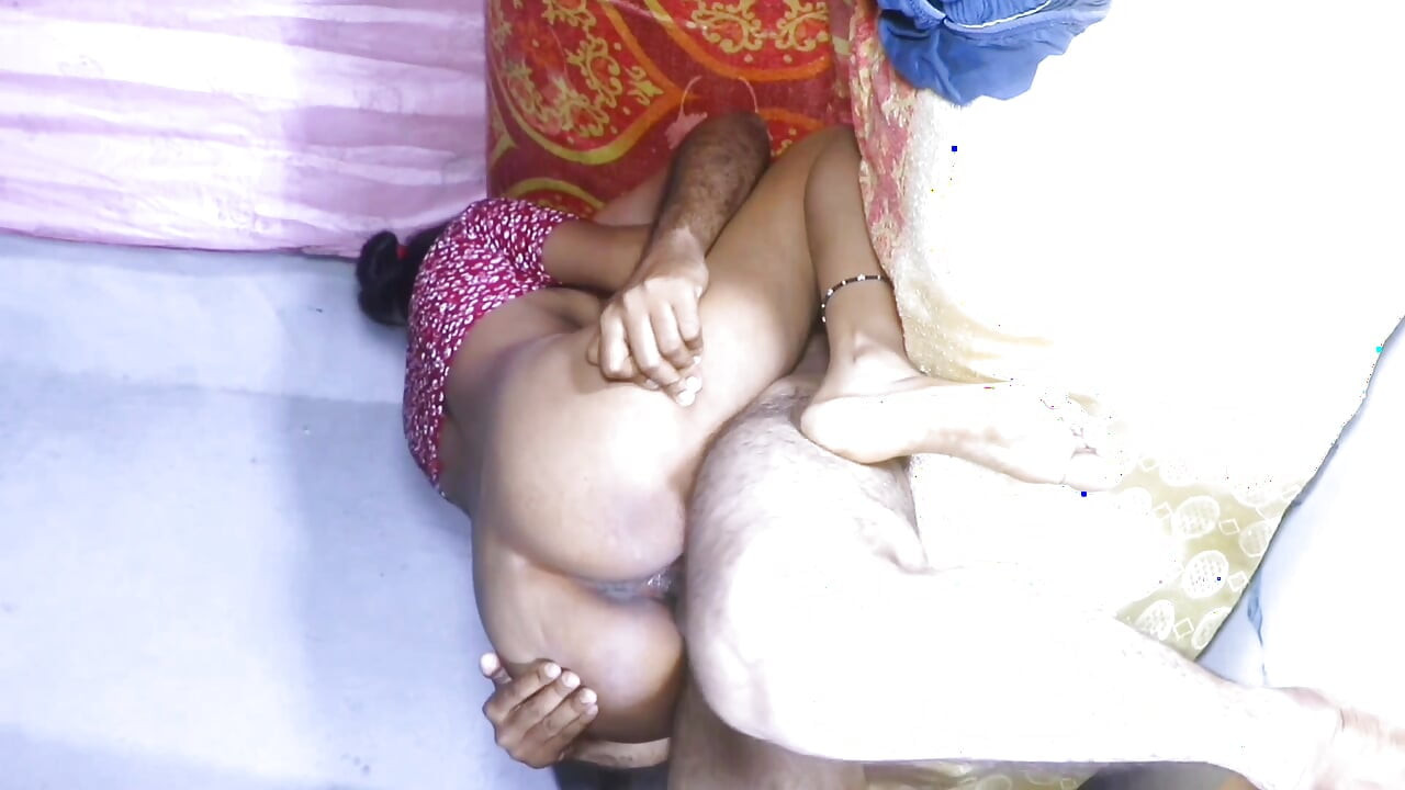 Very horny bhabhi jumping on delivery boy's dick.18+ hot bhabhi DOGGY style. Padhos ki seema bhabhi