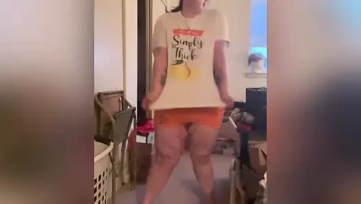 Сквиртует днями