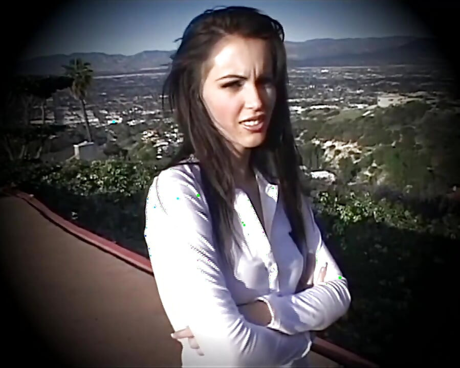 Vintage porno z piękną brunetką MILF zerżnięta i wytryski w ustach