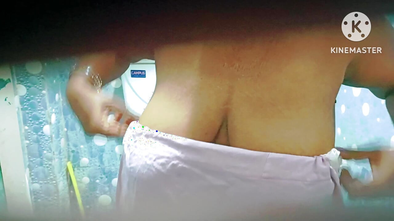 Huge boobs girl bathing and seducing her step brother when she came to know he is peeking her