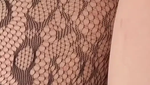 Seks santai sama adik tiriku dengan lingerie jaring-jaring seksi