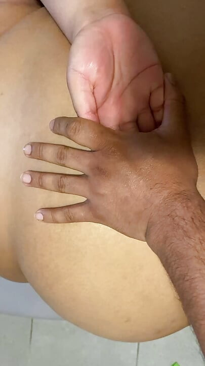 Primera vez anal doloroso con mi novia de Sri Lanka