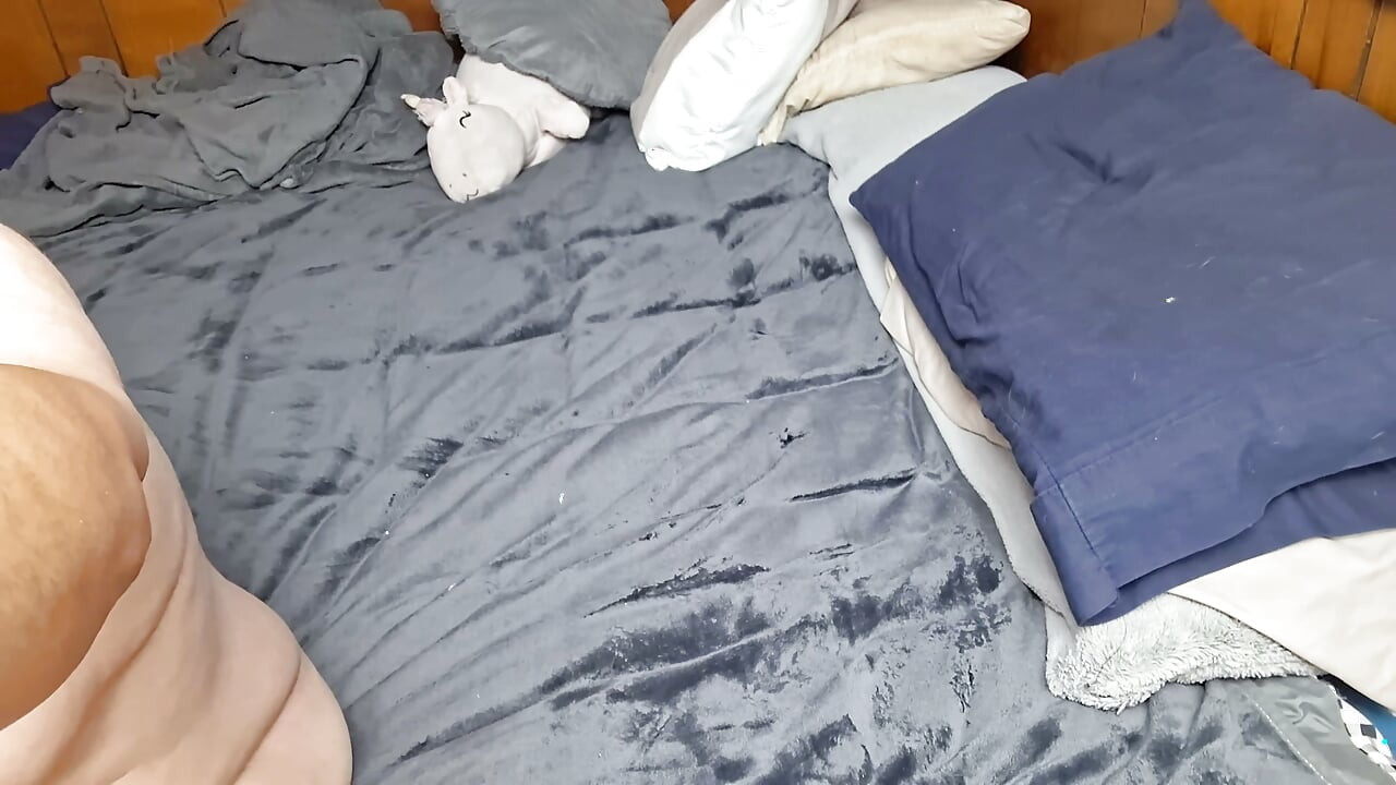 Chubby guy lays in bed and cums