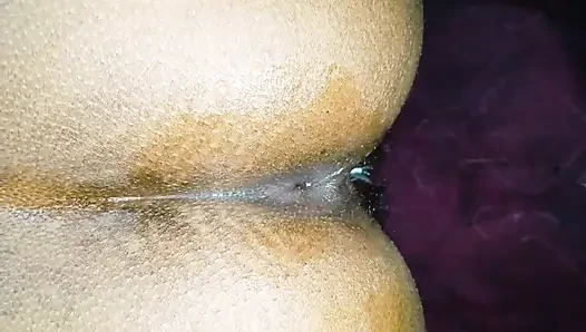 Video ngentot pantat sempit bhabhi India, bhabhi menunggangi kontol hitam besar dan krim di anal