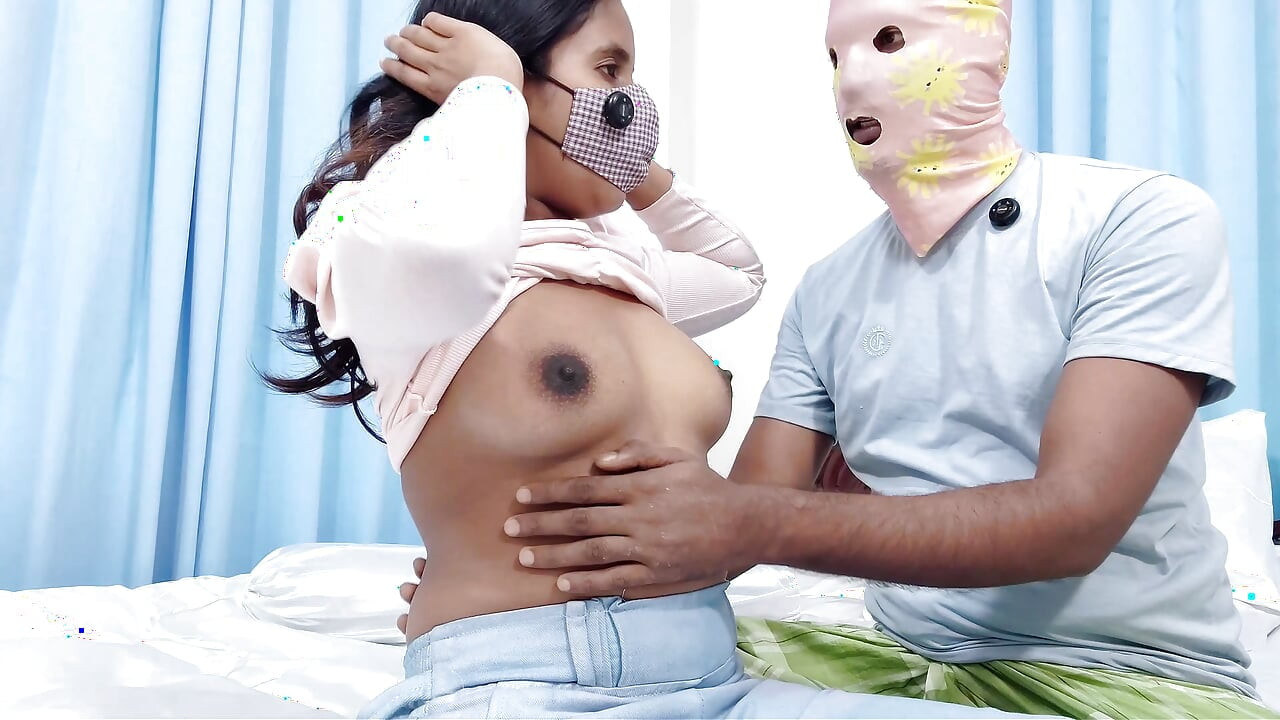 18+ universitária aprende a satisfazer o namorado
