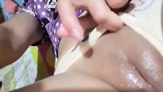 Aktris amatir lagi asik masturbasi dan grepe-grepe toket besarnya