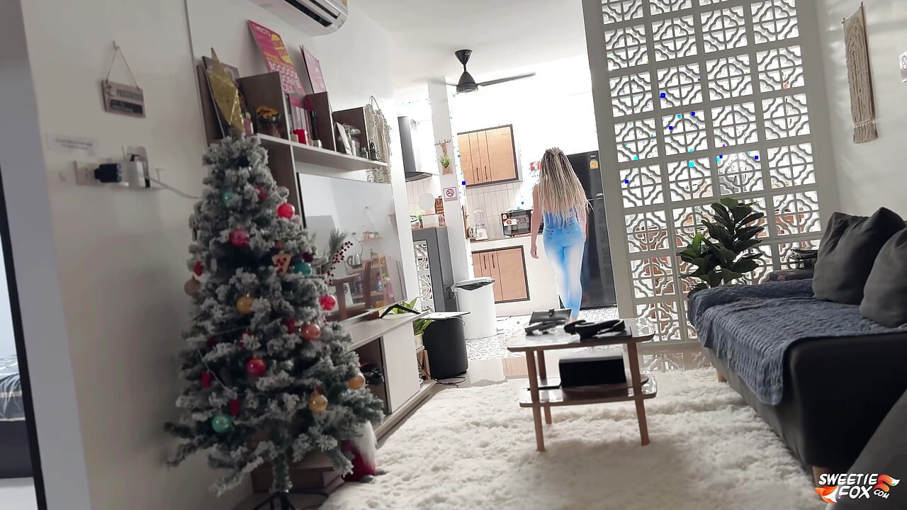 큰 엉덩이를 흔드는 미녀 섹시, 딥쓰롯, 섹스하고 삼키는 정액 POV